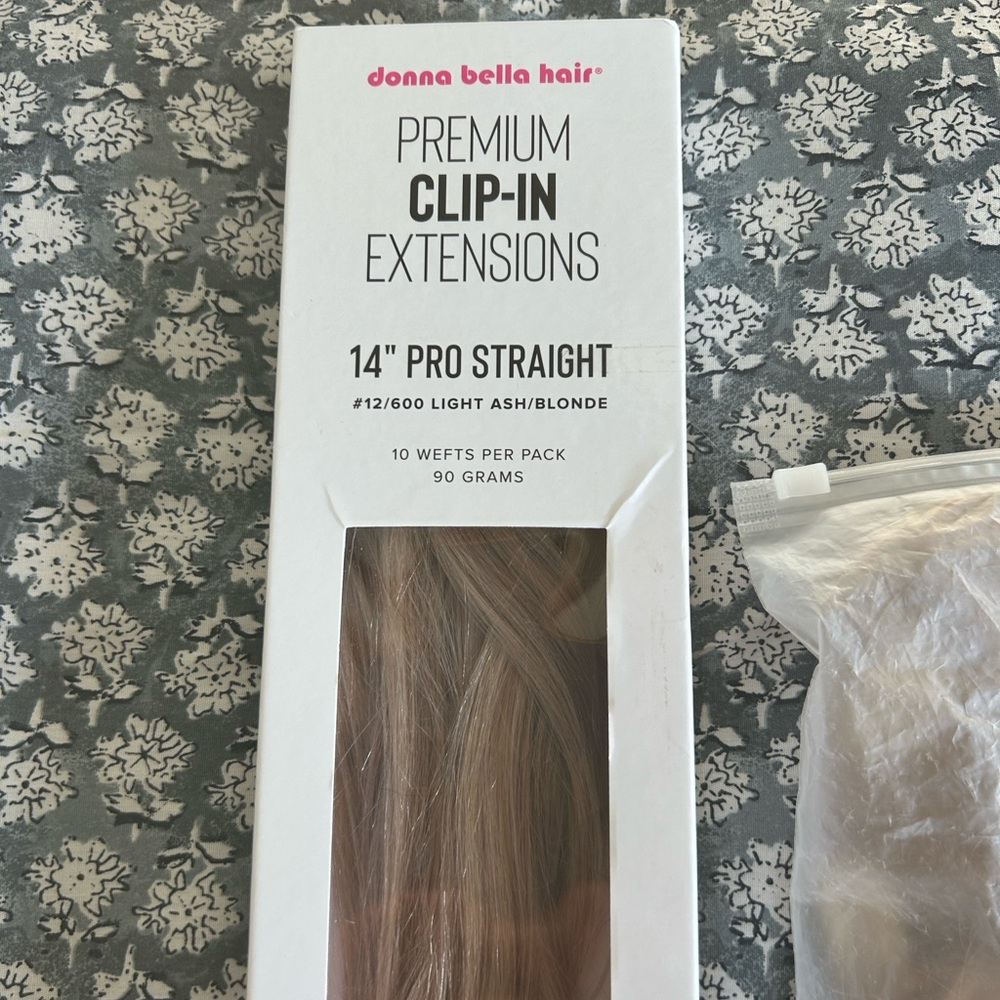 Donna Bella Hair ClipIn Extensions 14” #12/600 Light Ash Blonde 90g New